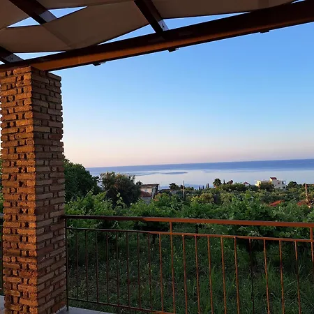 بيت للعطل Takis Bizos House 1 *