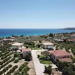 Takis Bizos House 1 بيت للعطل *